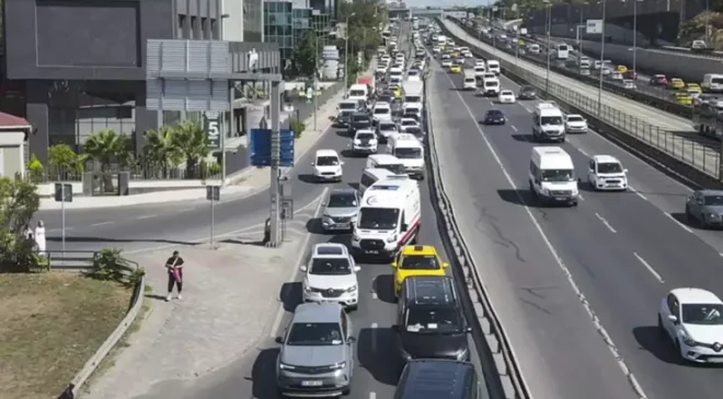 İstanbul trafiğinde yeni uygulama! Tüm araçların radyolarında bu anons duyulacak