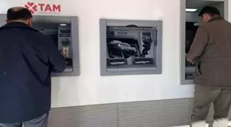 Para çekemediği ATM’yi balyozla parçaladı